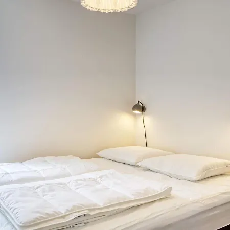6 Person In Gilleleje-by Traum *
