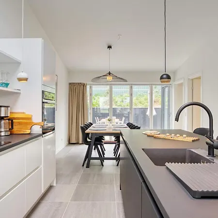 6 Person In Gilleleje-by Traum *