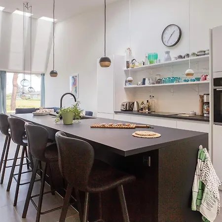 6 Person In Gilleleje-by Traum