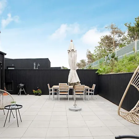 6 Person In Gilleleje-by Traum